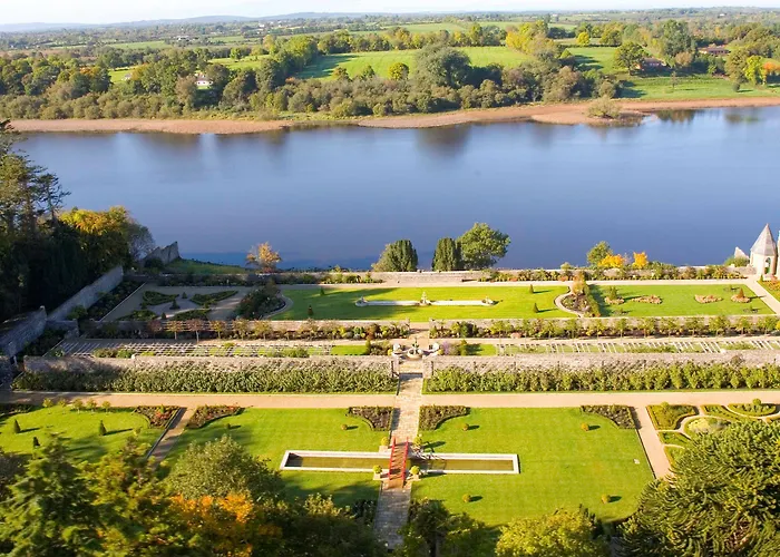 호텔 Lough Rynn Castle 모힐